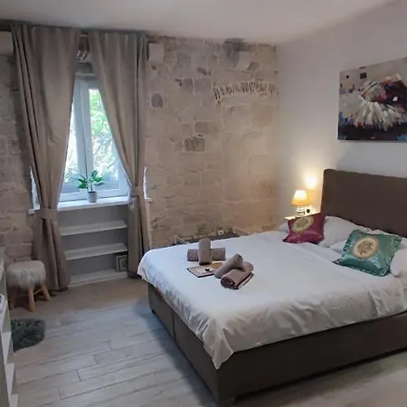 Kadena - 18th Century Stone House Apartment *