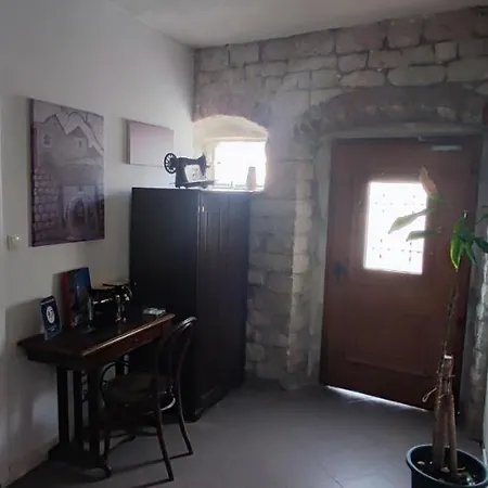 Kadena - 18th Century Stone House Apartment Trogir