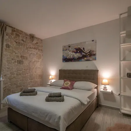 Kadena - 18th Century Stone House Apartment Trogir