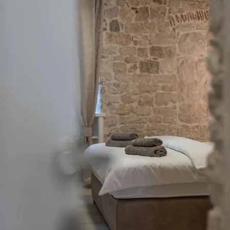 Kadena - 18th Century Stone House アパート トロギール