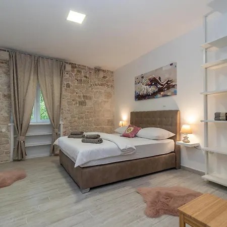 Kadena - 18th Century Stone House Trogir