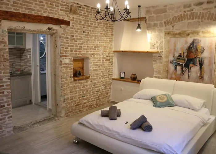 Kadena - 18th Century Stone House 아파트 트로기르