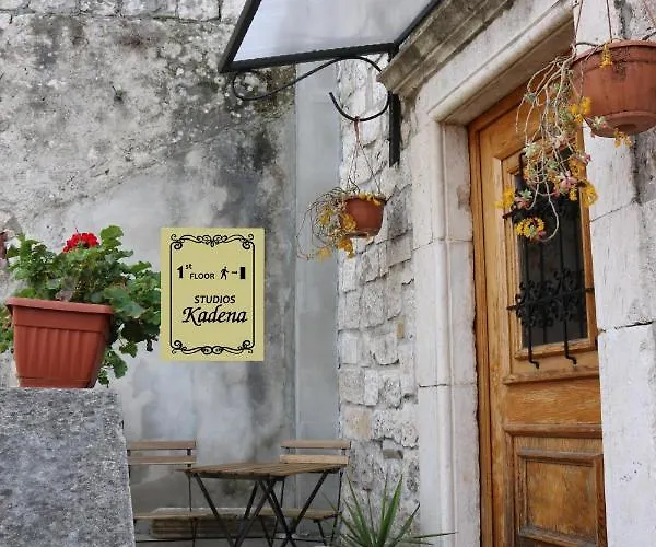 Kadena - 18th Century Stone House 트로기르