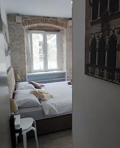 아파트 Kadena - 18th Century Stone House