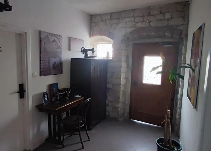 Kadena - 18th Century Stone House 아파트 트로기르