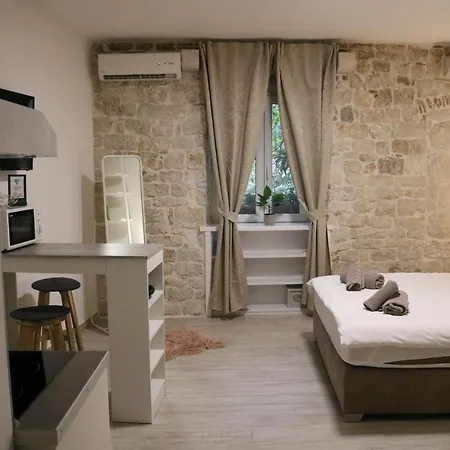 Apartment Kadena - 18th Century Stone House