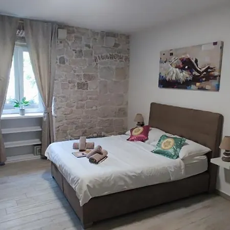 Kadena - 18th Century Stone House * Τρογκίρ