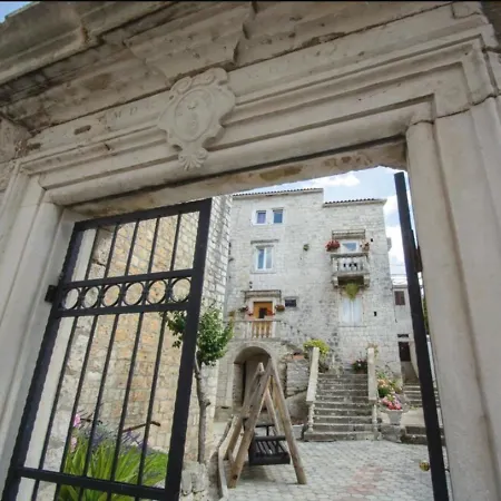 Kadena - 18th Century Stone House Τρογκίρ