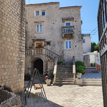 Kadena - 18th Century Stone House